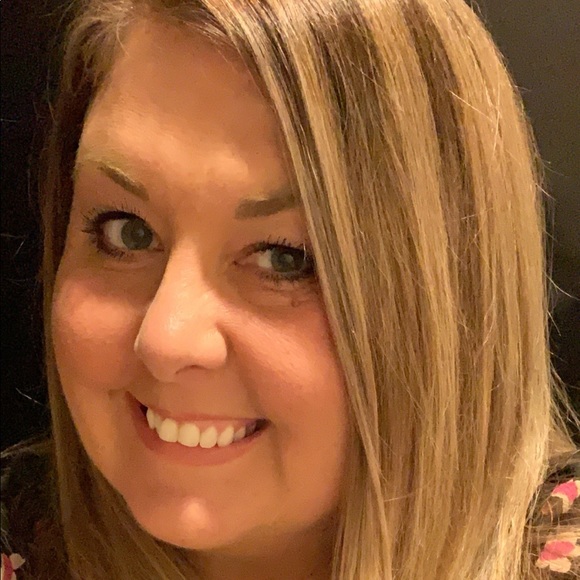 Meet your Posher, Lori - Picture 1 of 1